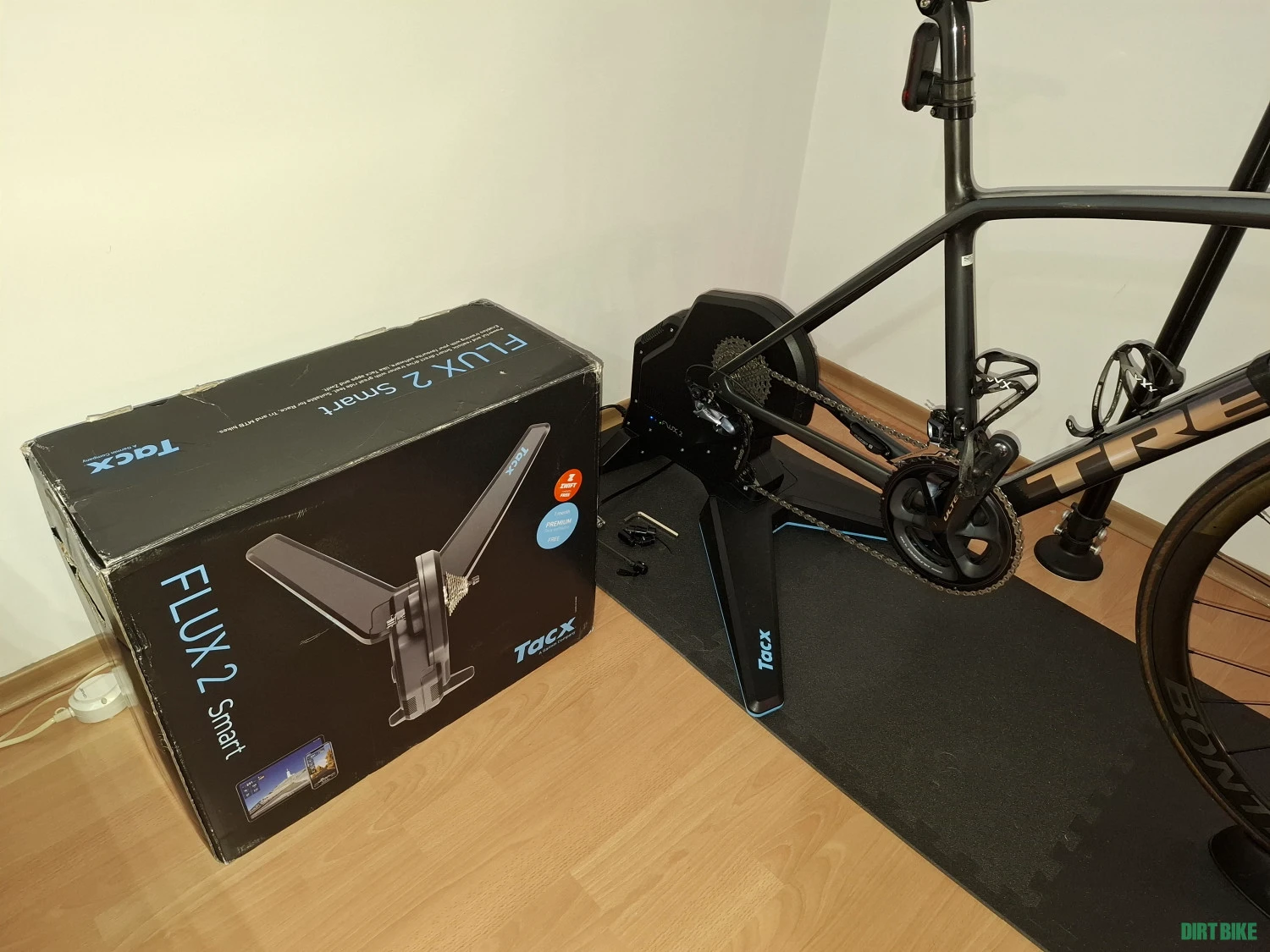 1. Smart trainer Tacx Flux 2 Smart