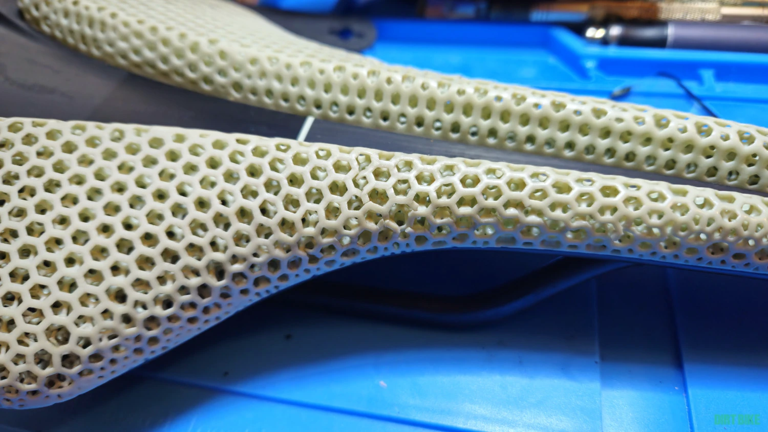 1. Fizik Antares Versus Evo 00 Adaptive Large 146mm