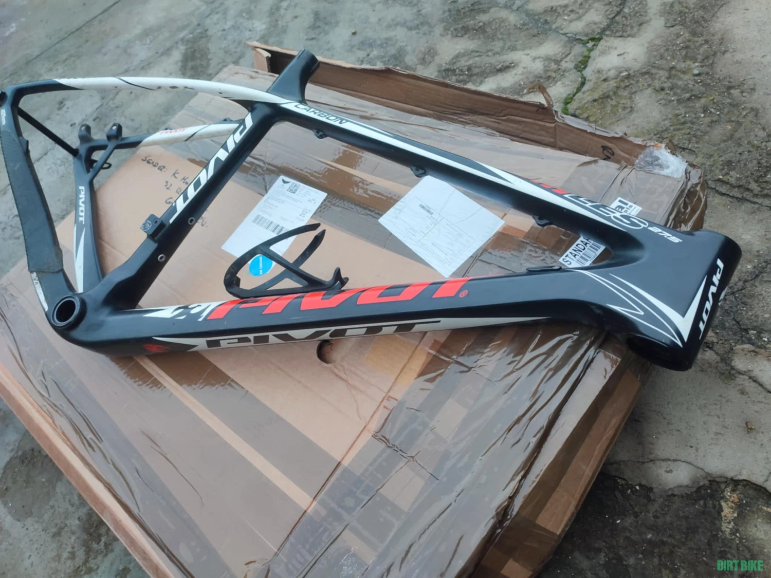 1. Cadru carbon Pivot Les