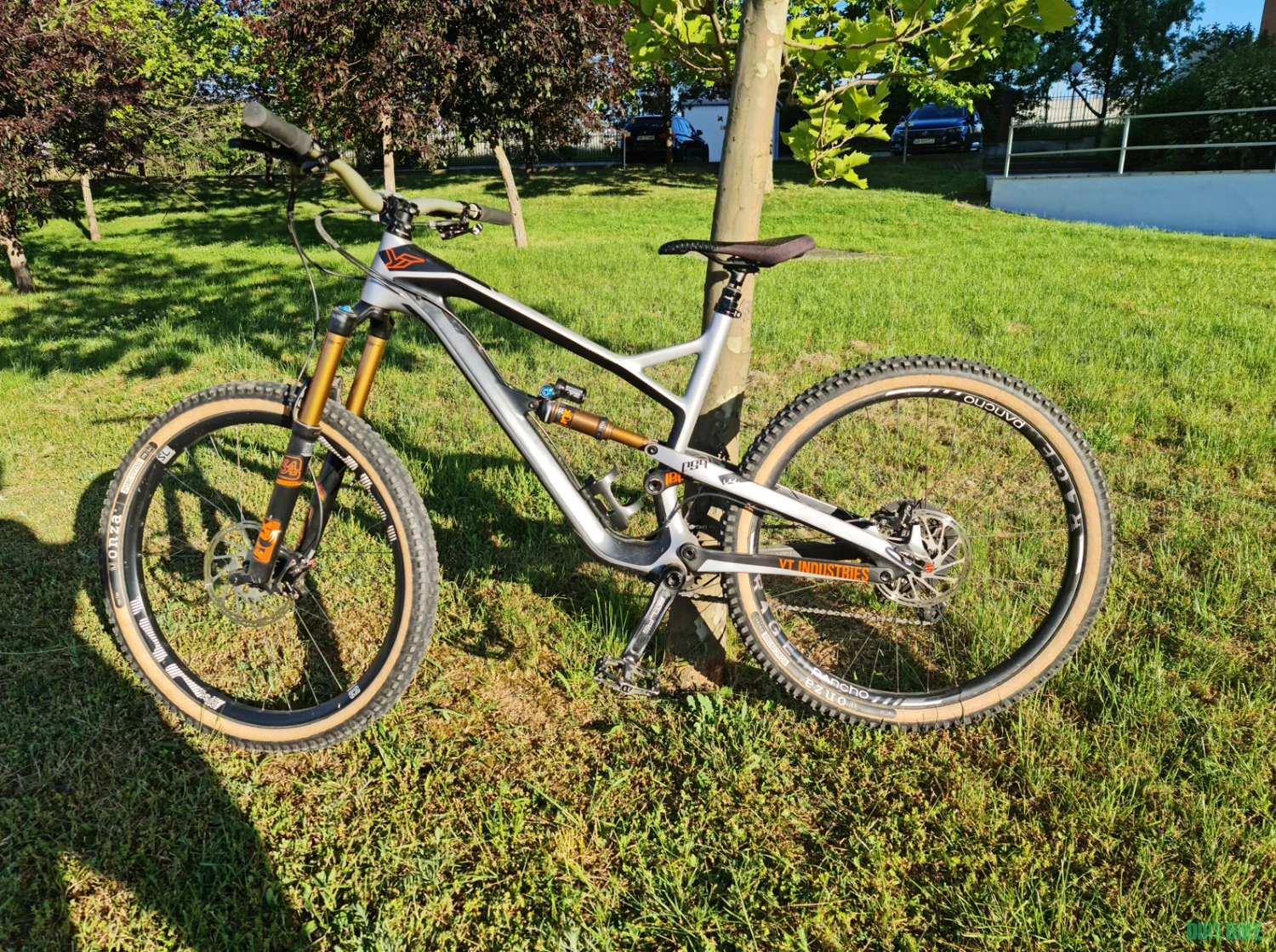 1. YT Jeffsy CF Pro Race 2017