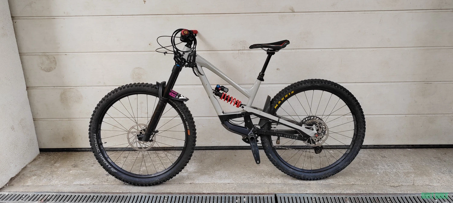 1. Vand YT Capra Shred M