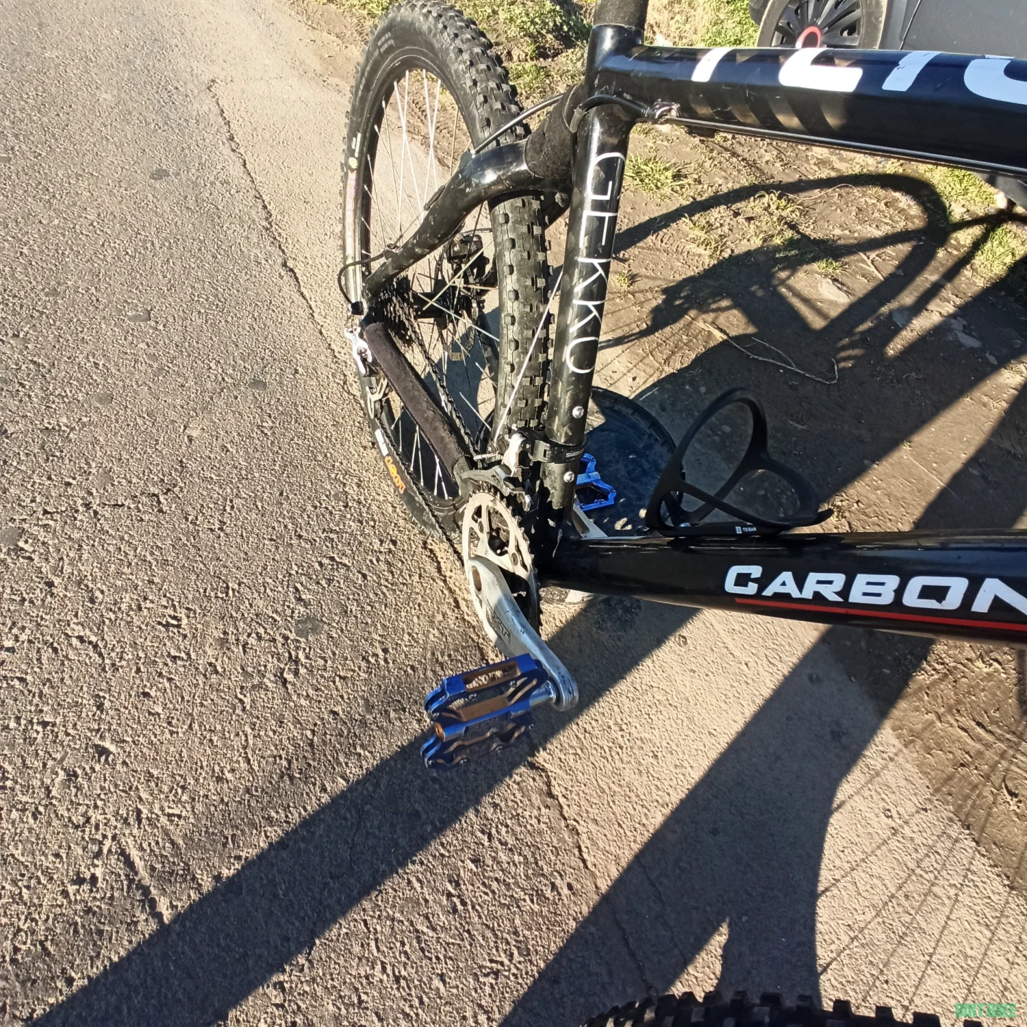 2. Vând bicicletă Gekko carbon