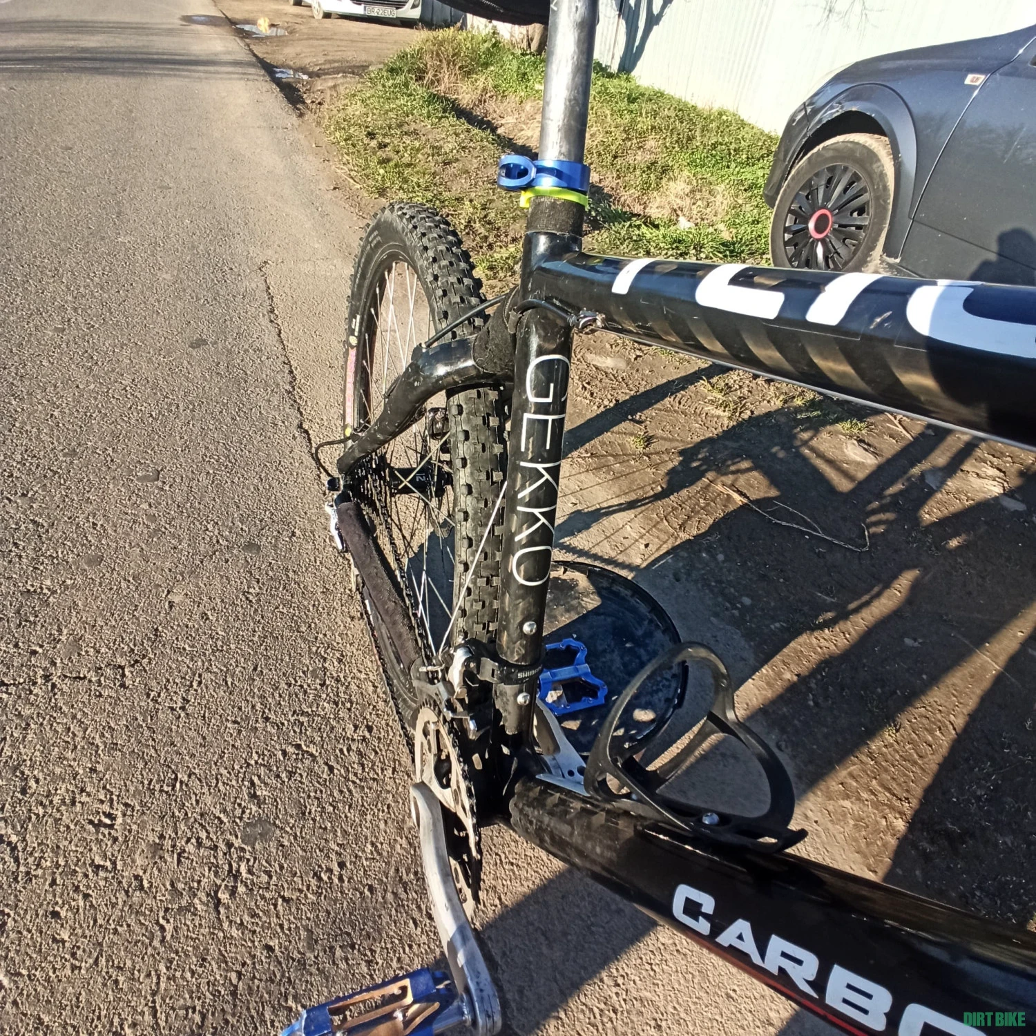 4. Vând bicicletă Gekko carbon