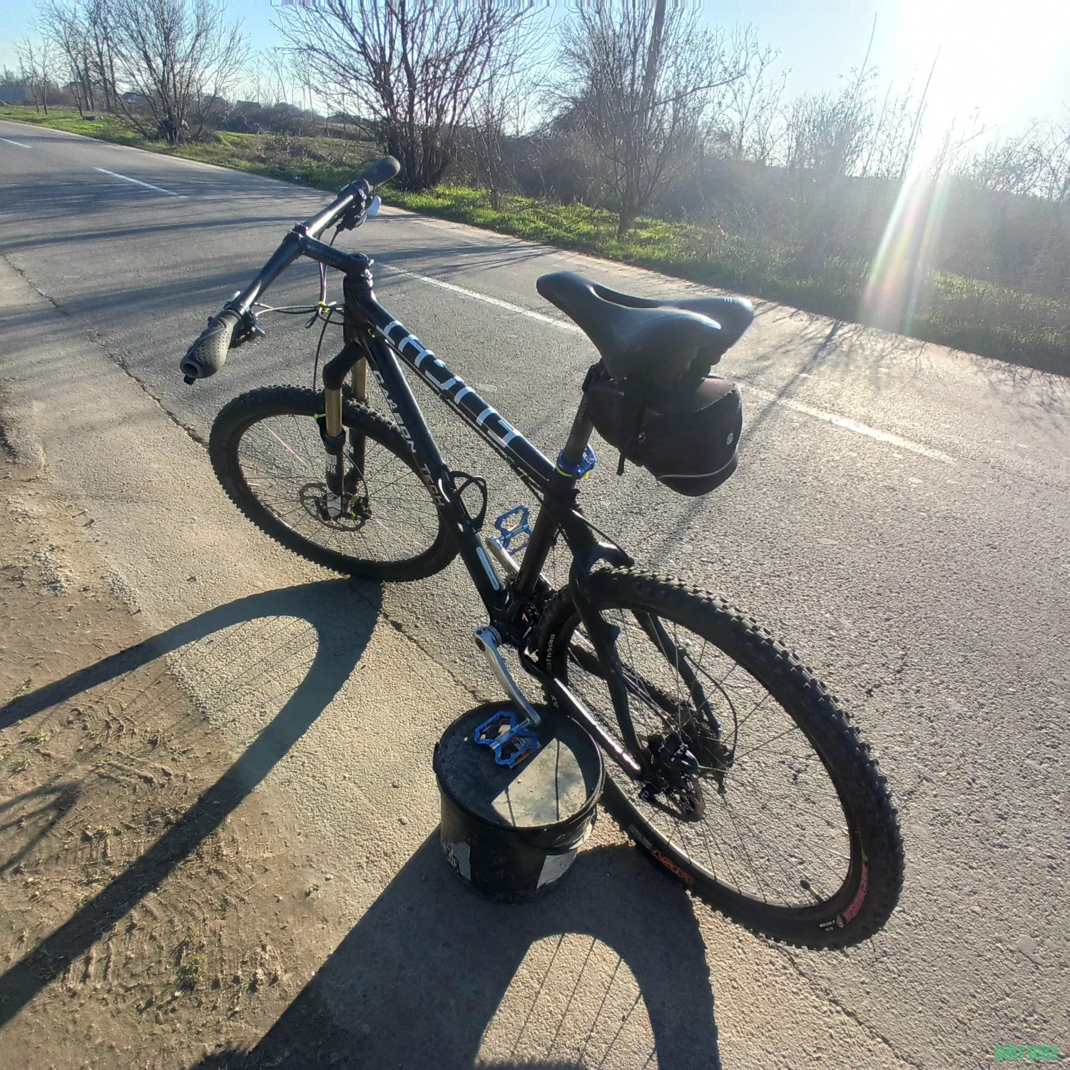 10. Vând bicicletă Gekko carbon