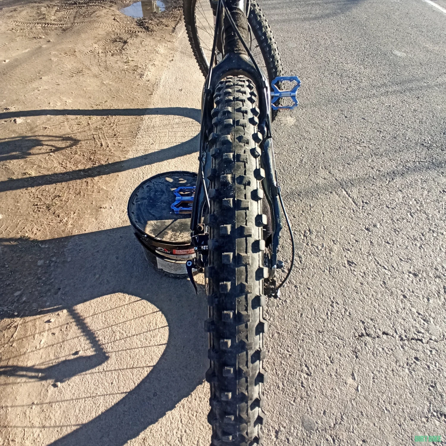9. Vând bicicletă Gekko carbon