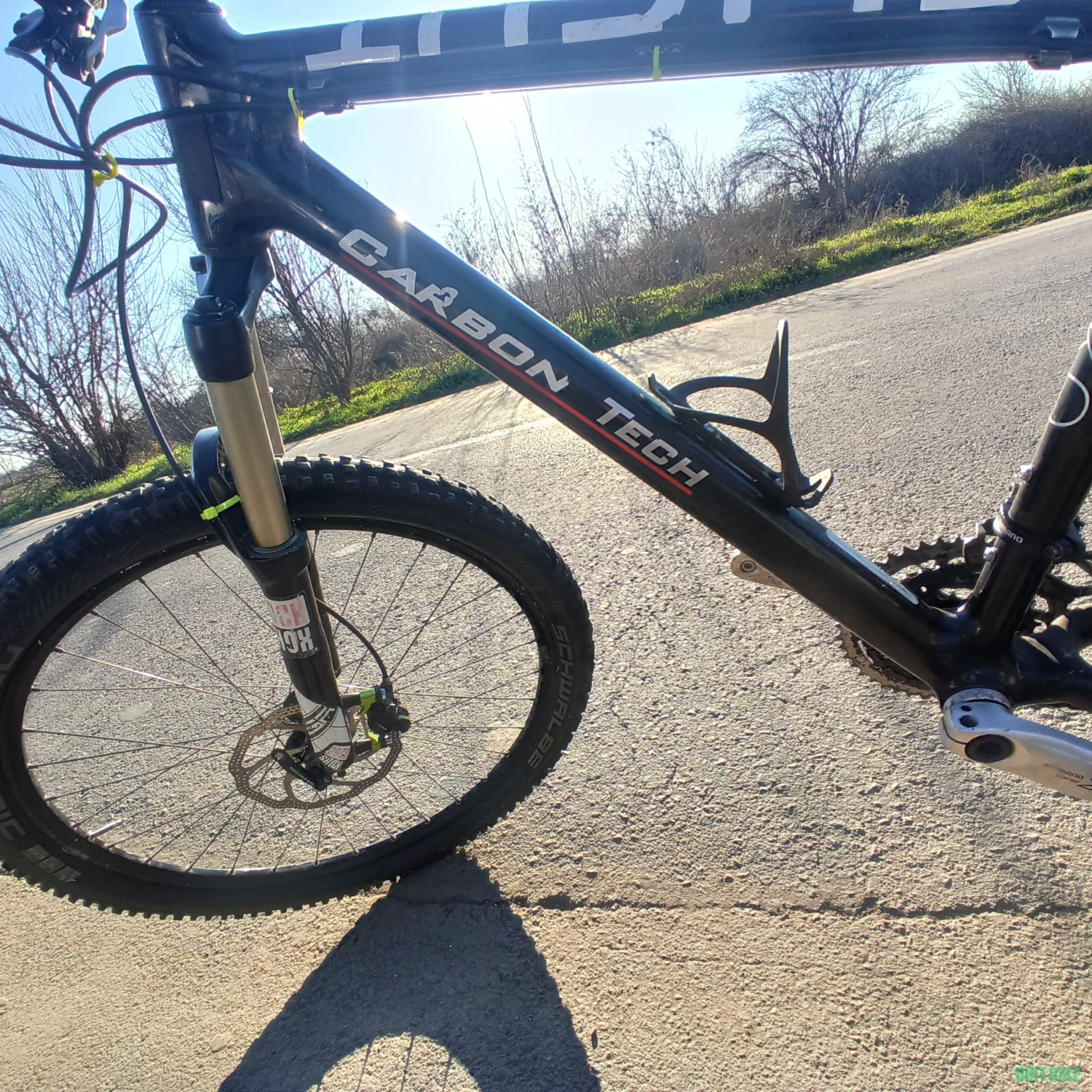 8. Vând bicicletă Gekko carbon