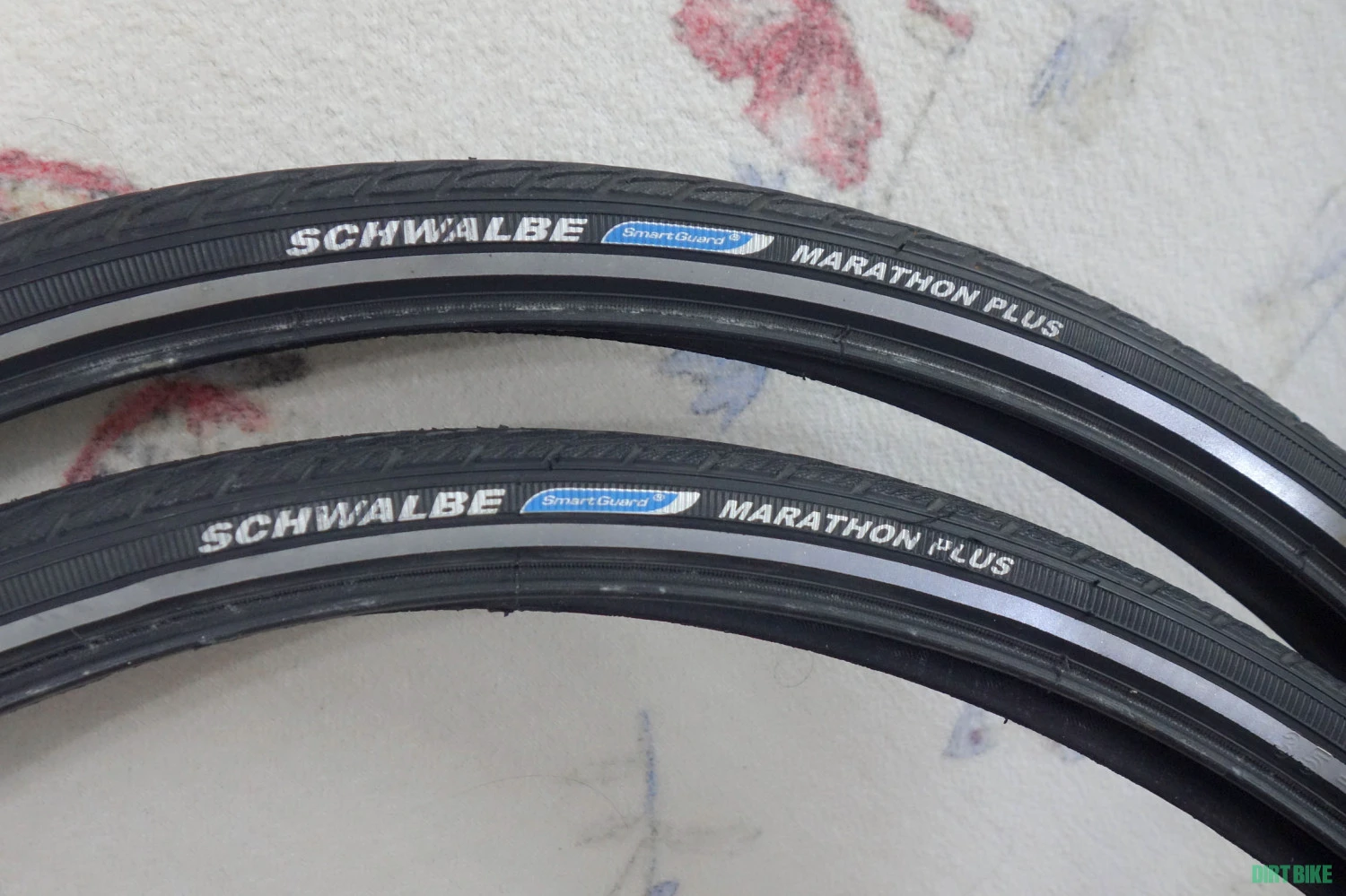 1. Vand pereche Schwalbe Marathon Plus de 26 aproape noi