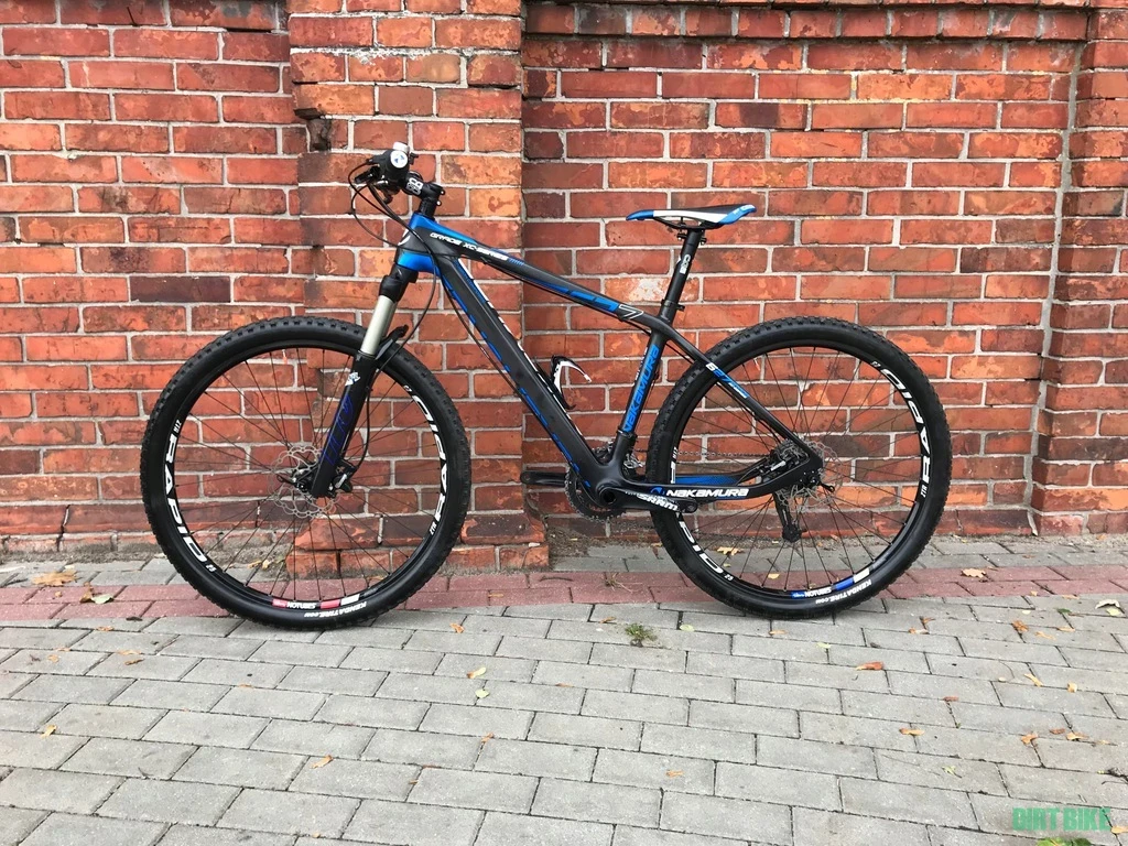 1. Vând mtb carbon Nakamura Grade 627