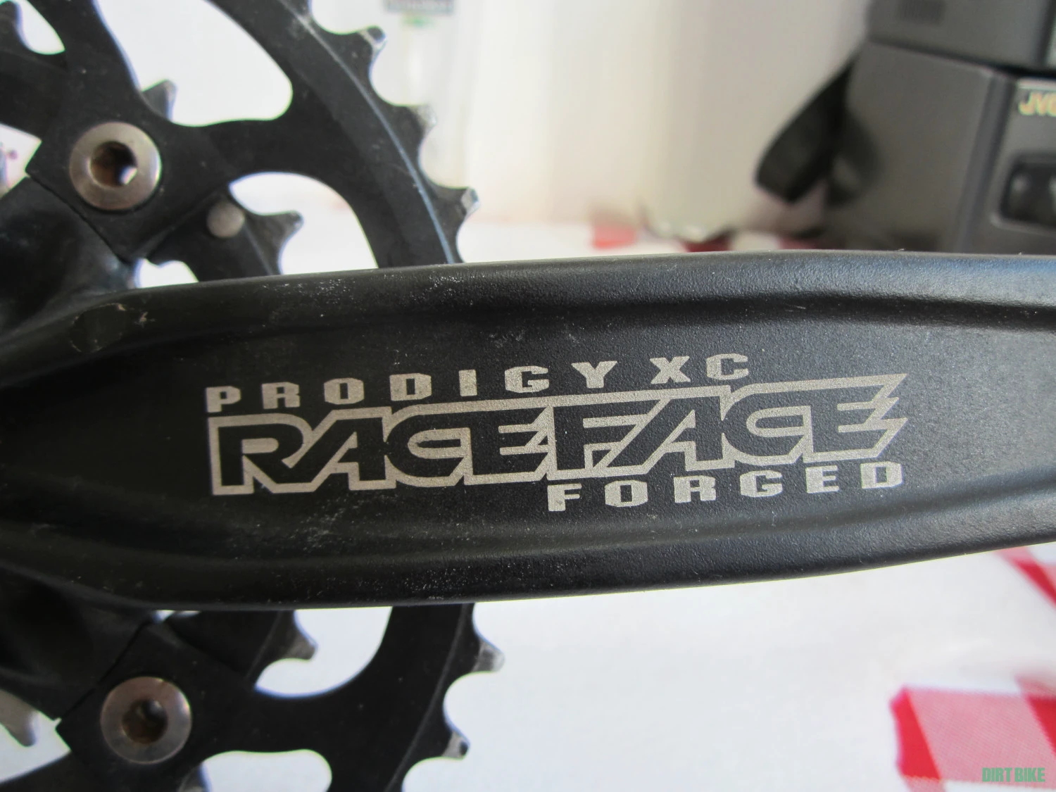 2. Anrenaj pedalier Race face cu monobloc