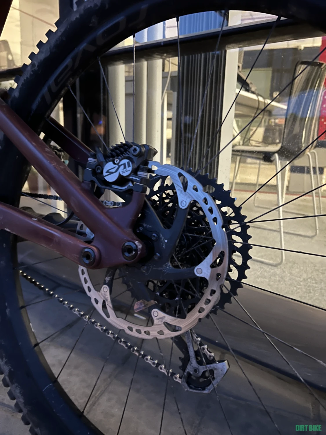 2. Vând Specialized Enduro Expert