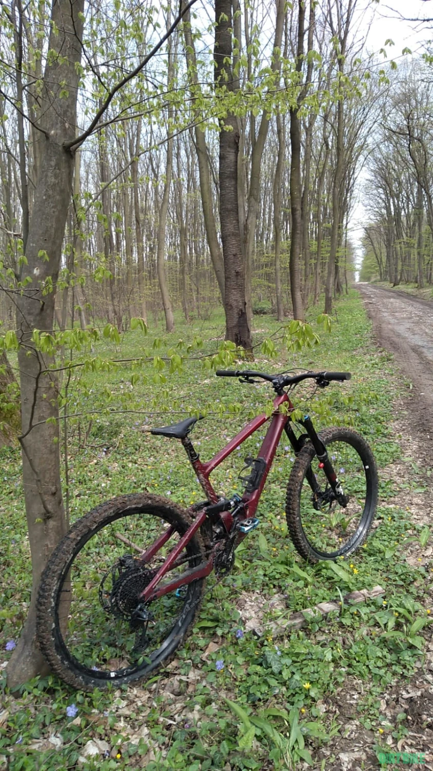1. Vând Specialized Enduro Expert