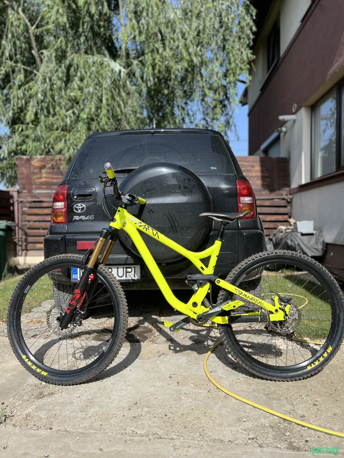 1. Commencal Meta 27.5