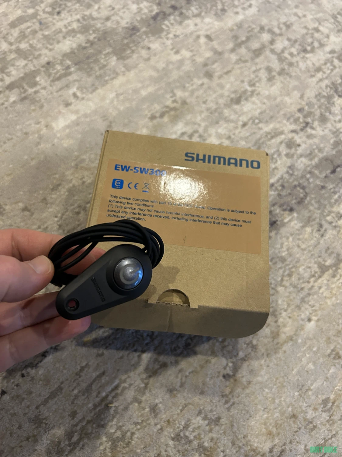 1. Shimano EW-SW300 buton ON/OFF