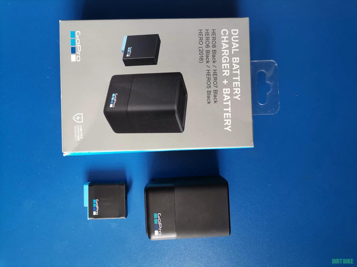 5. GoPro Hero 7 Black Edition + Accesorii