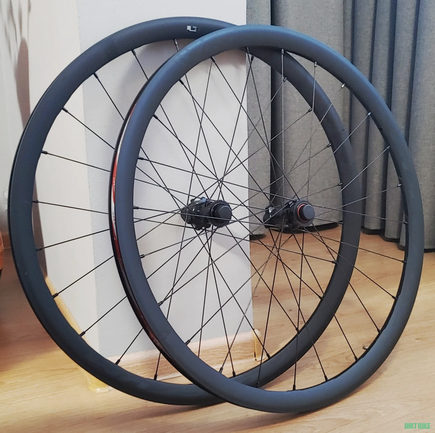 1. Set roti Fulcrum Racing 4 DB