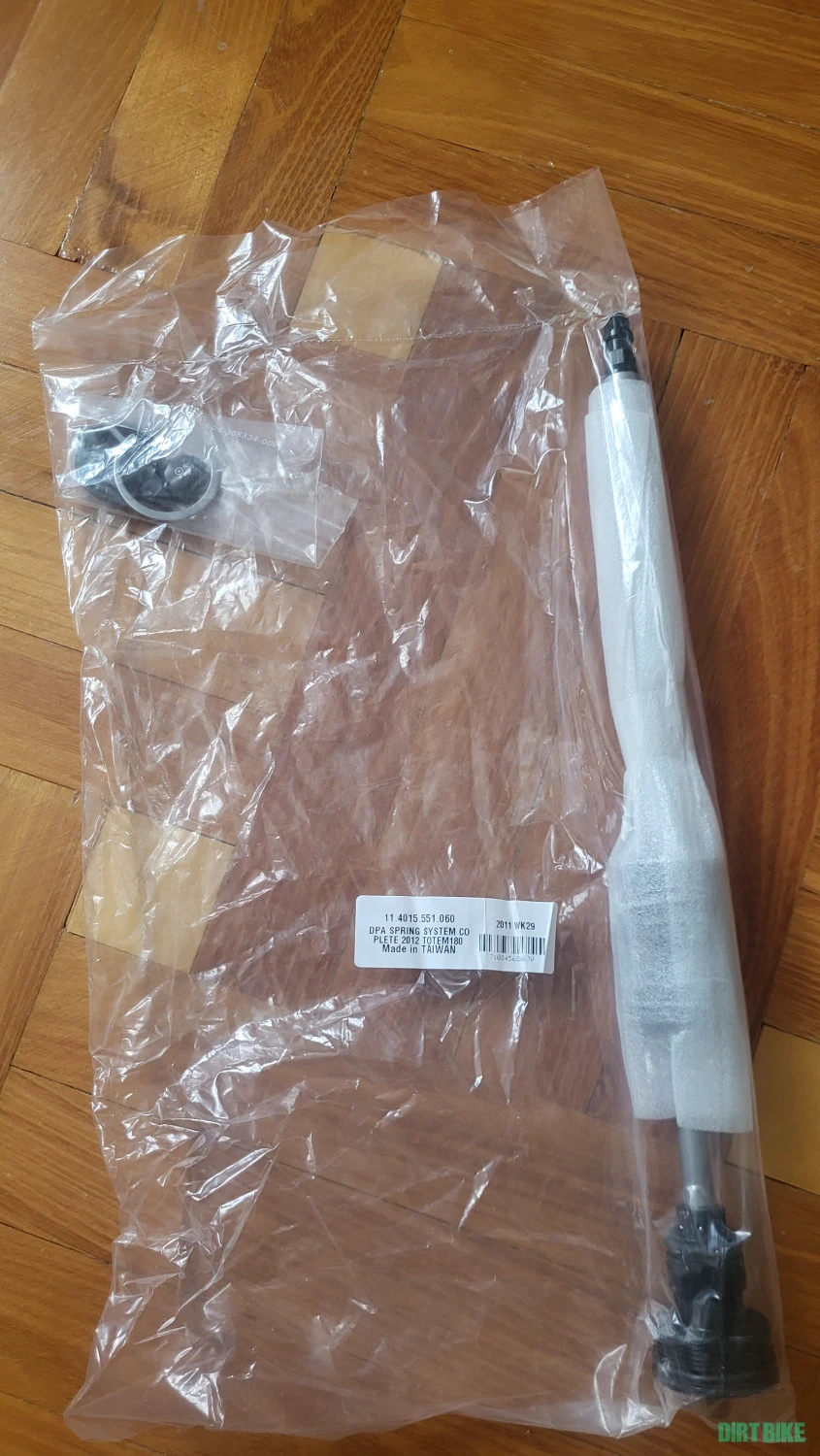 1. Vand tija aer rockshox totem