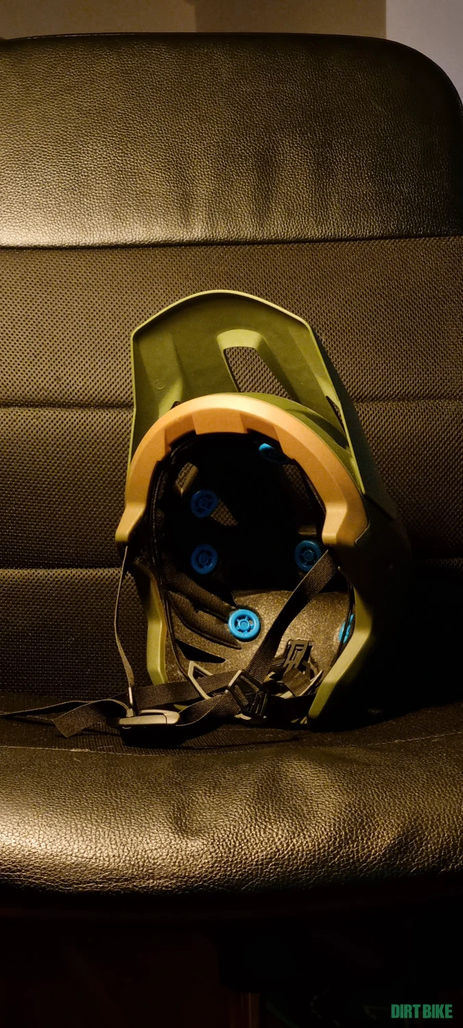 1. Casca Open face Leatt All Mountain 2.0 360 Turbine MIPS