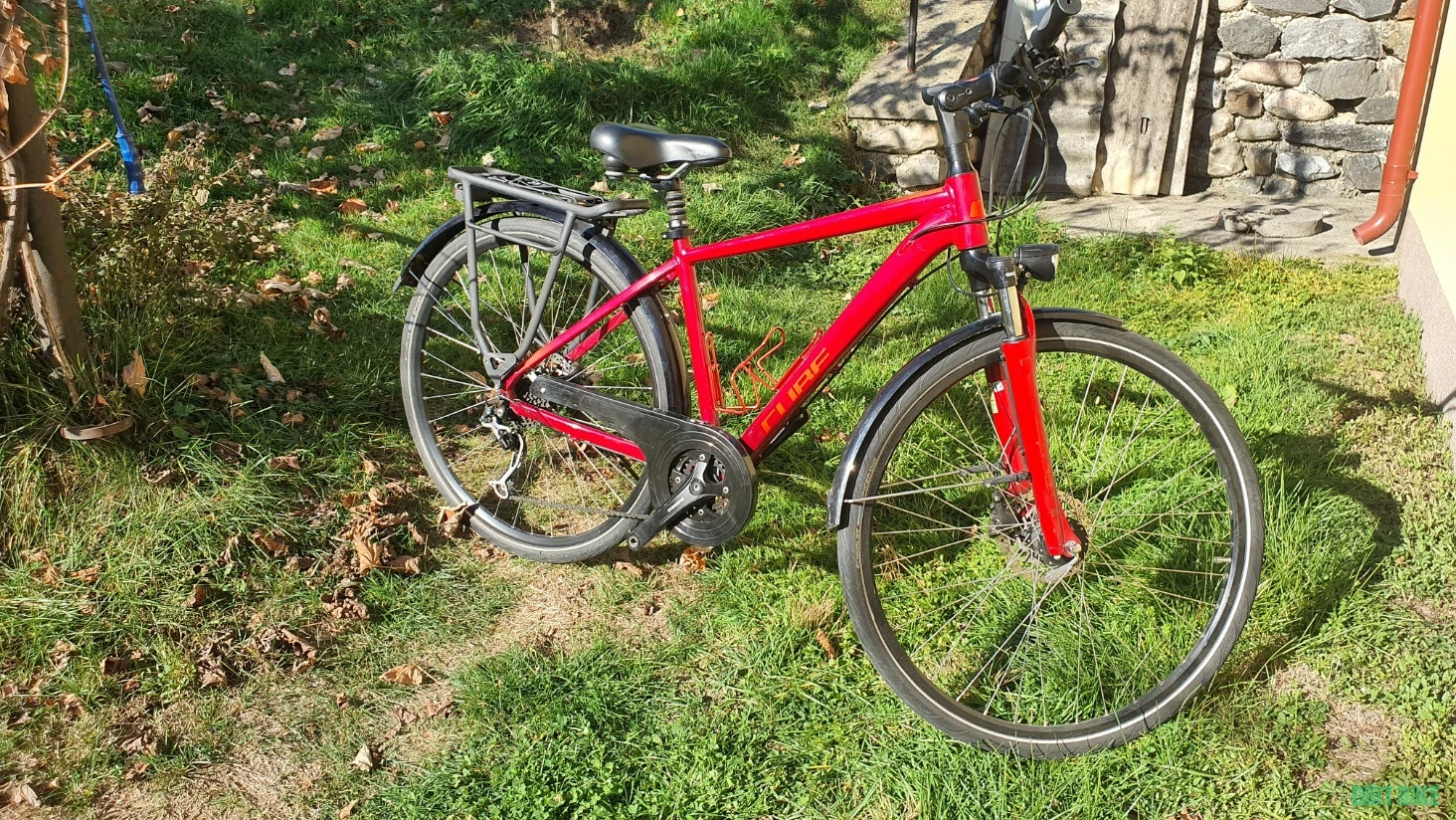 1. Cube Touring 28 inch, M