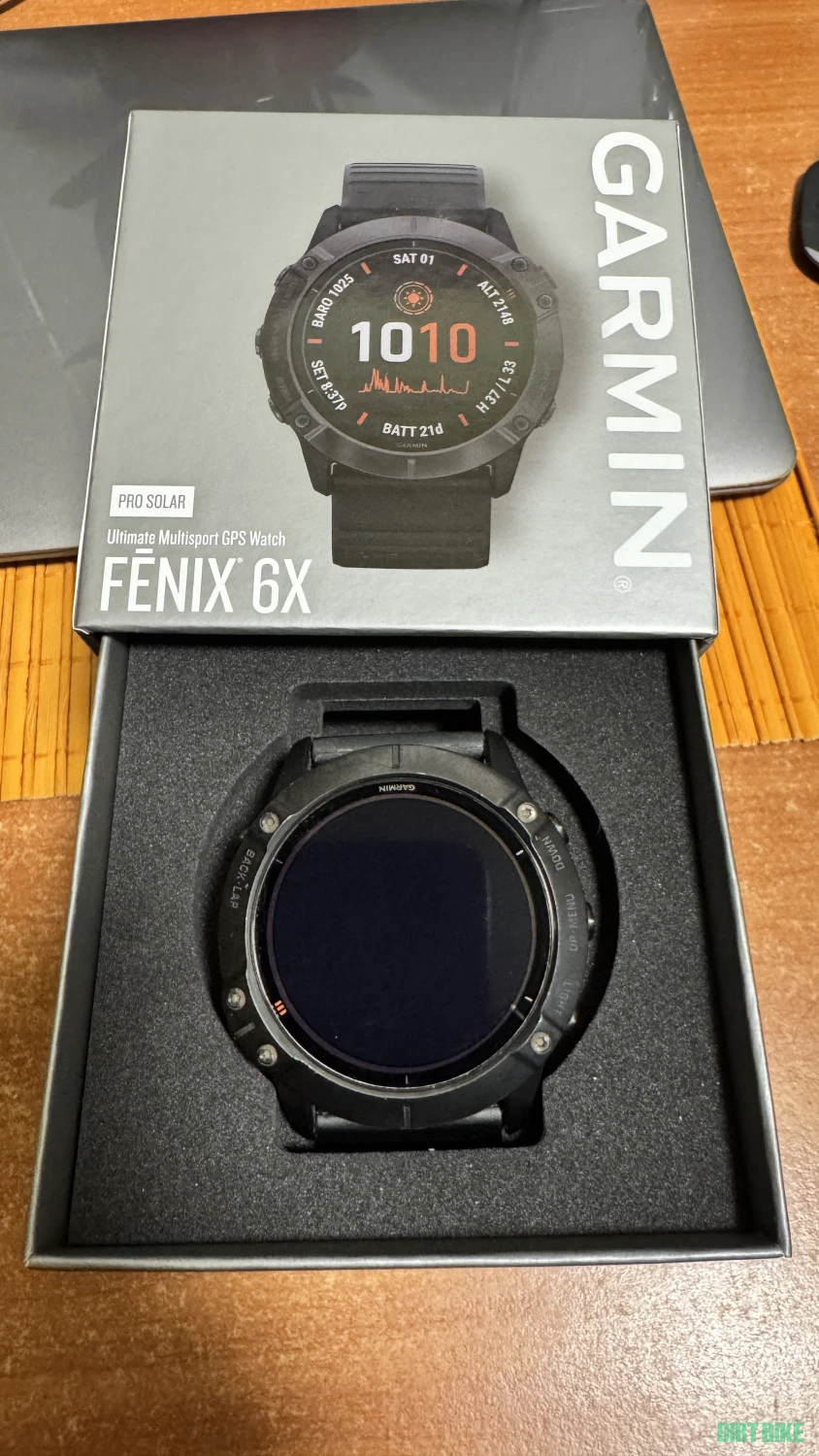 1. Garmin Fenix 6X PRO Solar Titanium carbon gray DLC