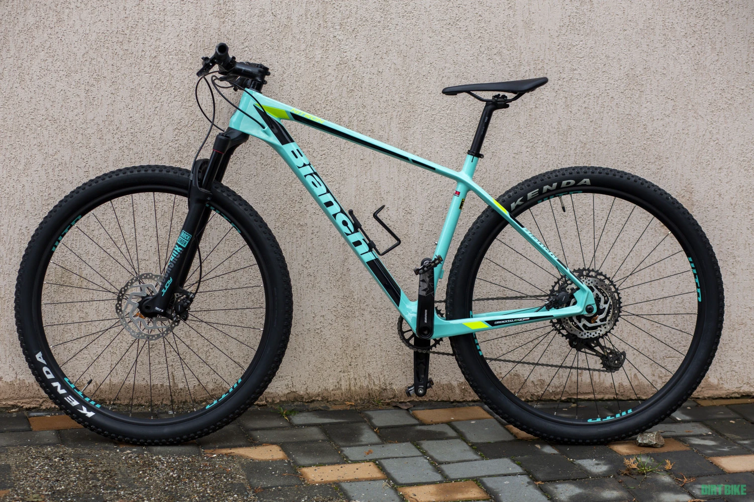 1. Biciclea Bianchi 29 er carbon 1x12