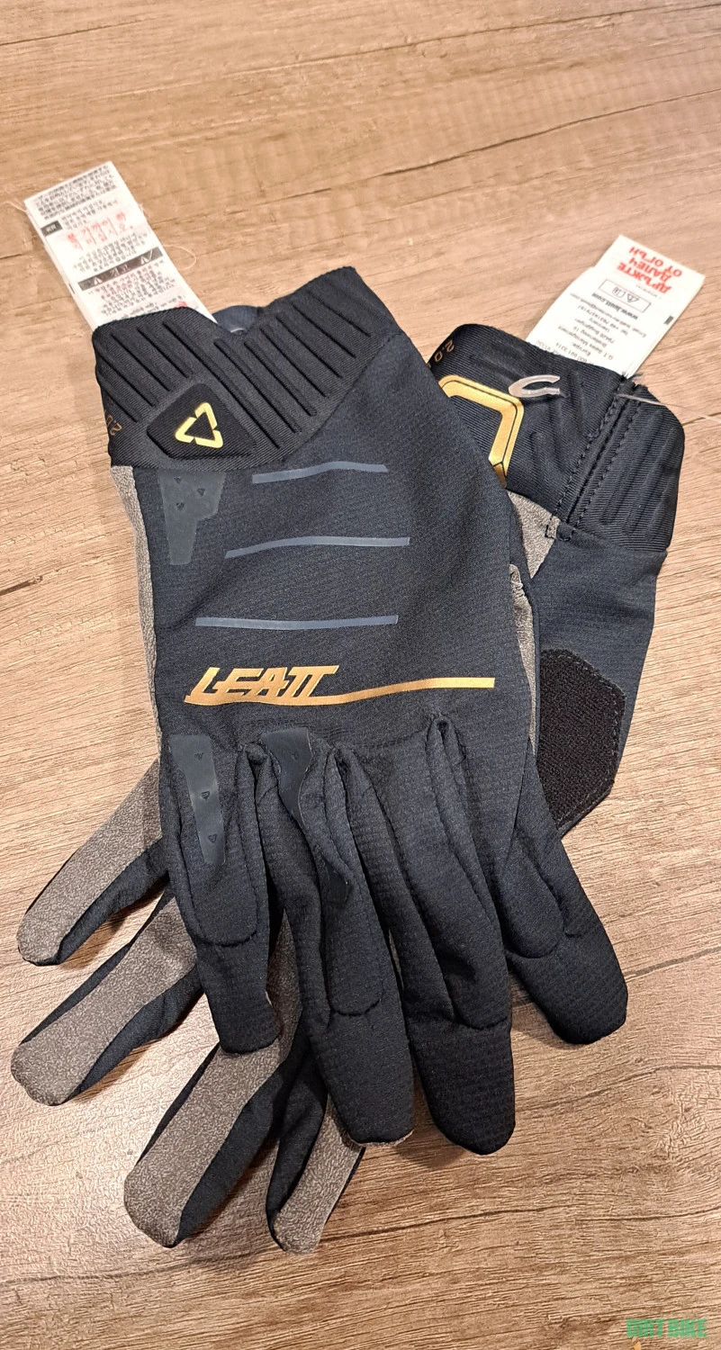 1. Mănuși Leatt 2.0 WindBlock