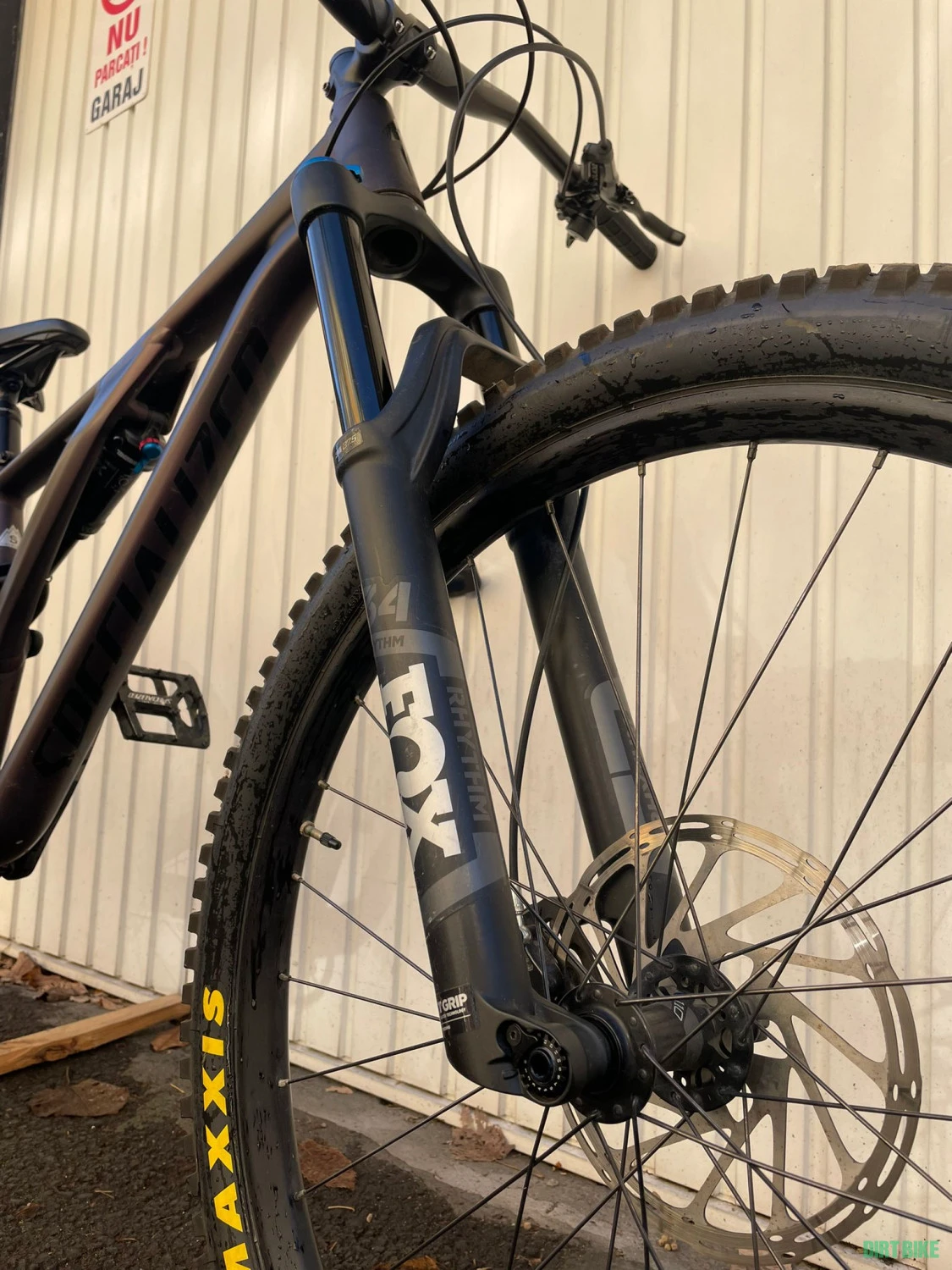9. 2019 Specialized Stumpjumper Comp 27.5 marime S