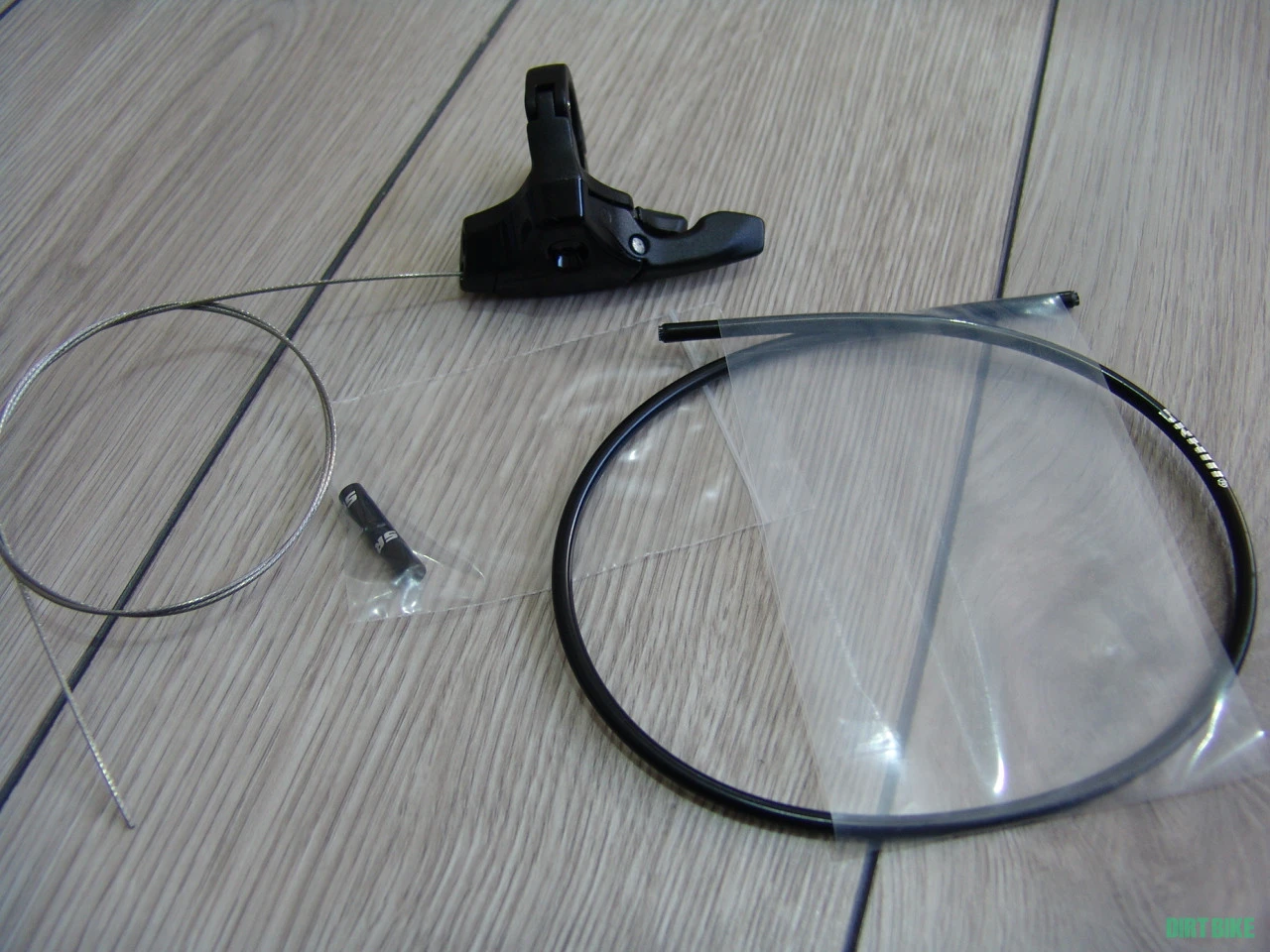 1. Maneta blocare RockShox Oneloc /Noua