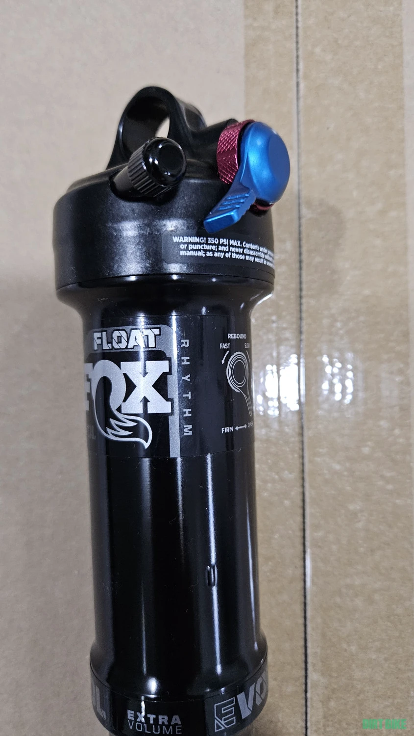 2. Shock Fox Float Rhythm 230x57.5mm