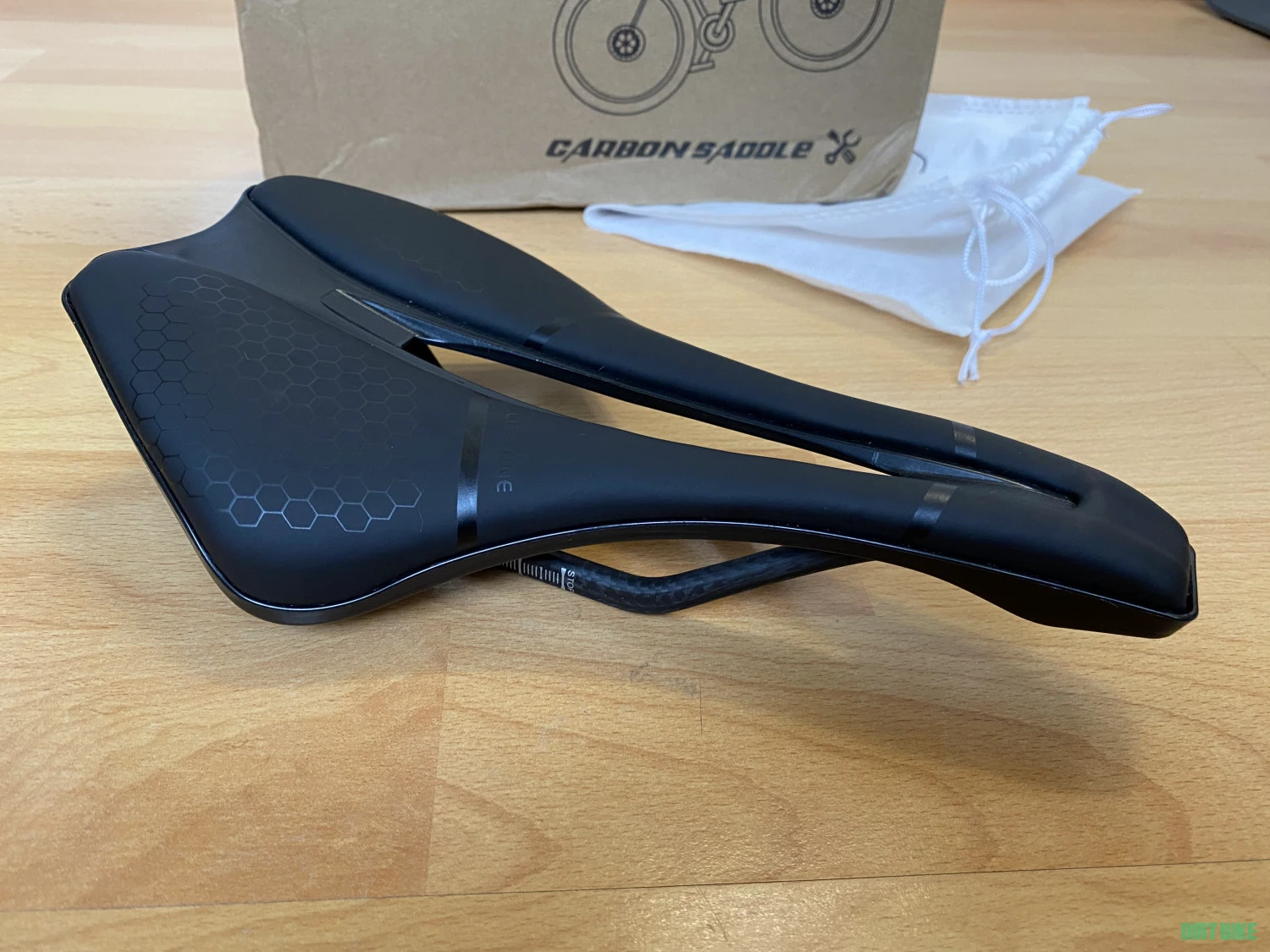 1. Sa Elita One 131g șine carbon