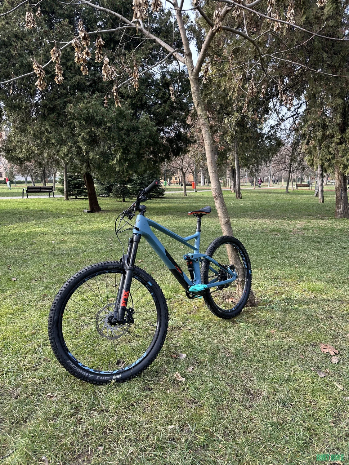 1. Bicicleta Cube Stereo 140 HPC Race 27.5