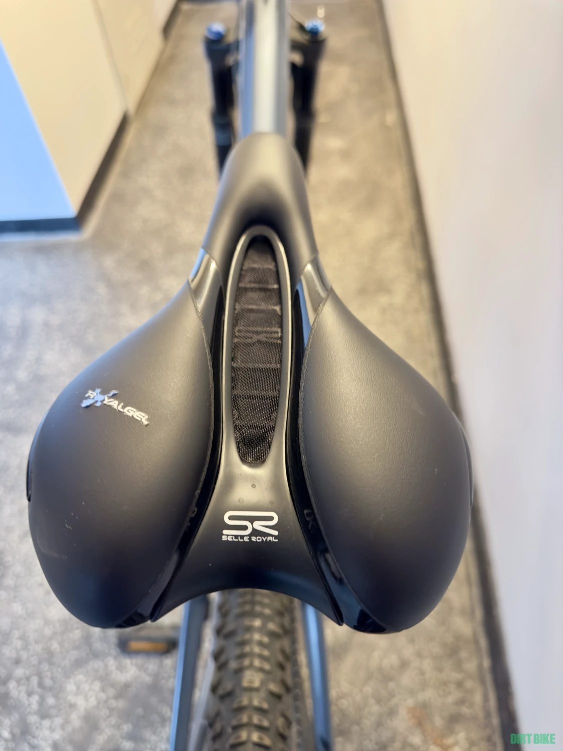 3. Vând bicicleta KTM MYROON ELITE carbon gri metalizat 12-G Shimano Deore XT mărime 48cm/L(cu factura de achiziție)