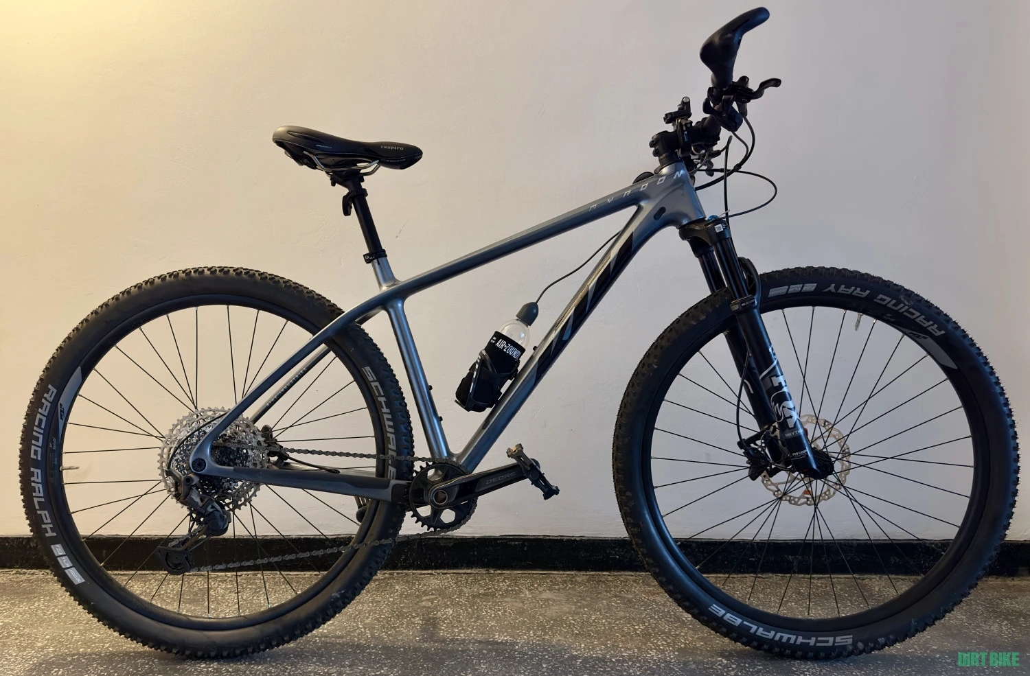 1. Vând bicicleta KTM MYROON ELITE carbon gri metalizat 12-G Shimano Deore XT mărime 48cm/L(cu factura de achiziție)