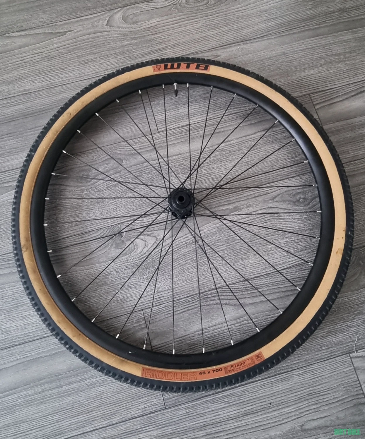 1. Roată față gravel pe rulmenți, 12x100 disc centerlock