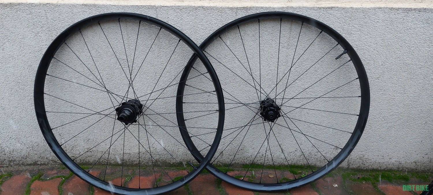 7. Set roti 29er RACEFACE TURBINE R 30 XD Boost NOU