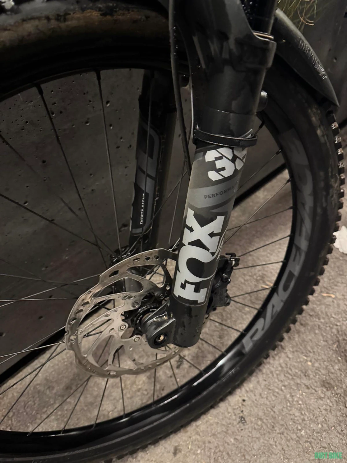 2. Canyon Torque 6, AL, 27,5", mărimea L