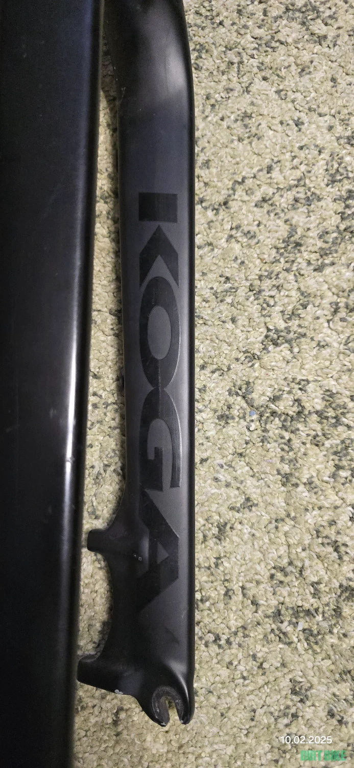 12. Furca carbon 29er Koga