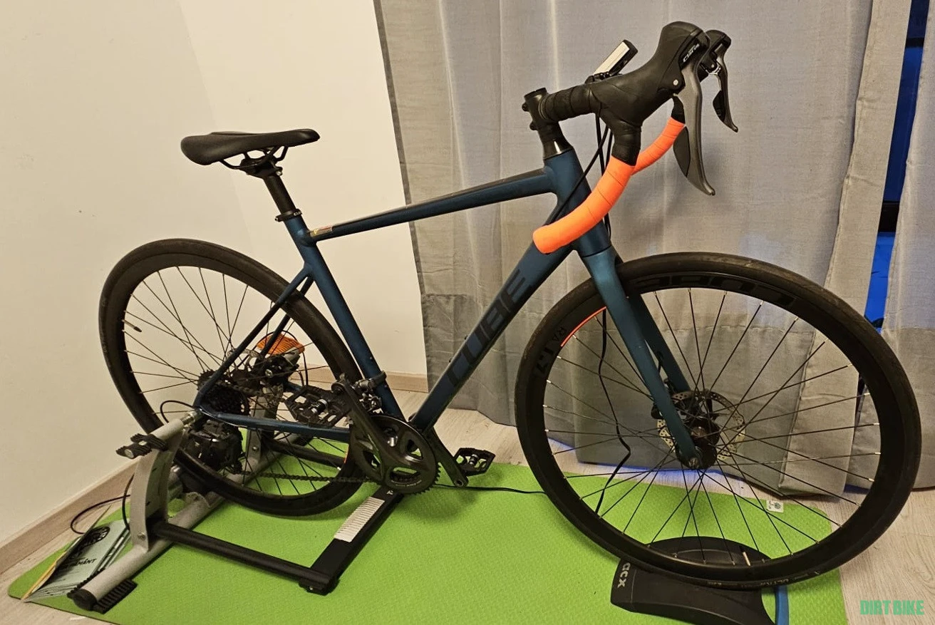 1. Bicicleta Cube Attain Atlanticblue Orange 2022
