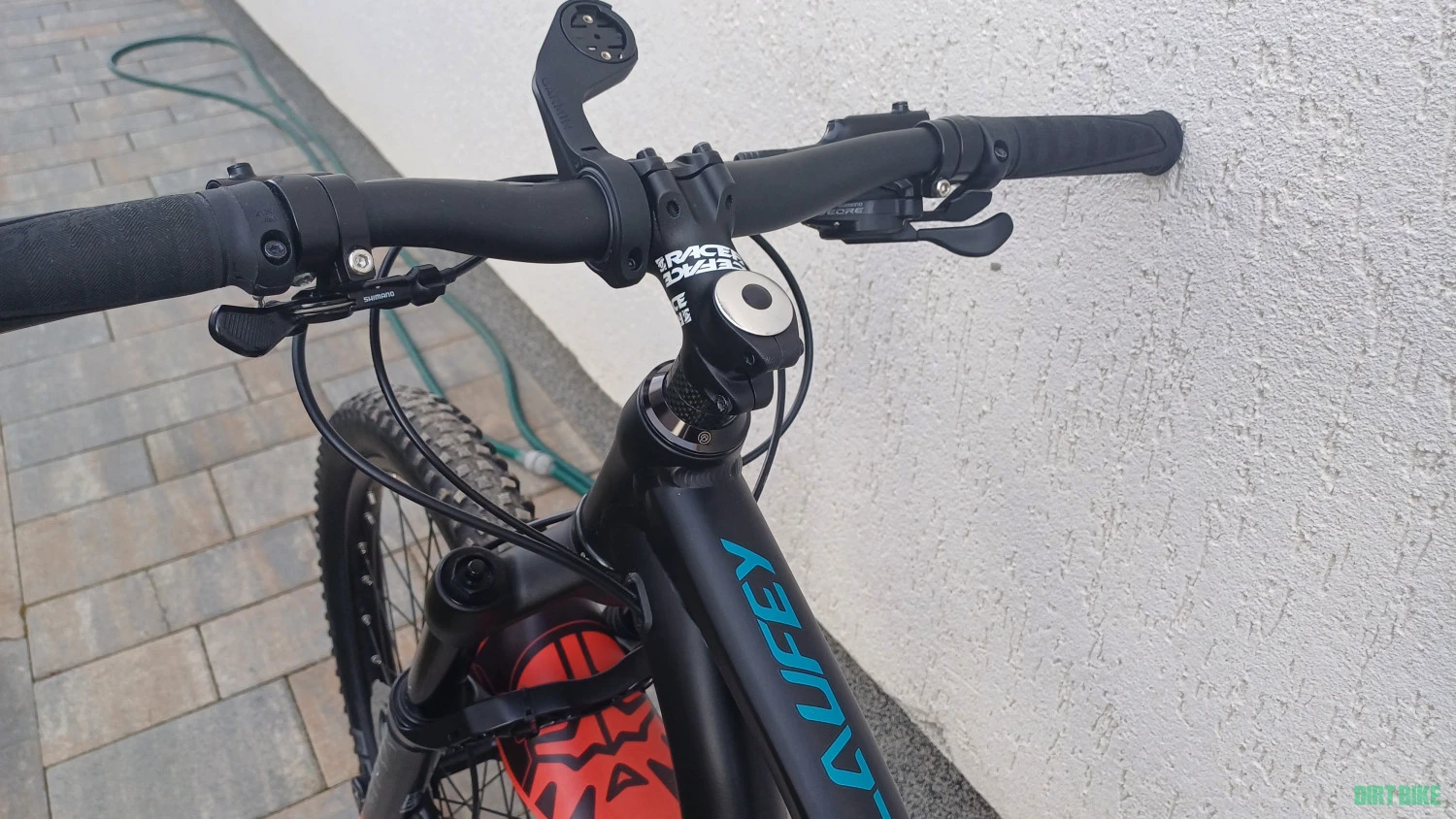 1. Orbea Laufey 24 H10 Black/Rainbow