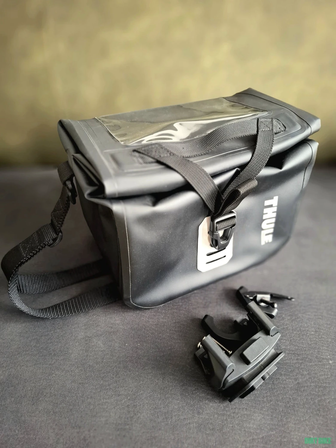1. Thule Shield Handlebar Bag