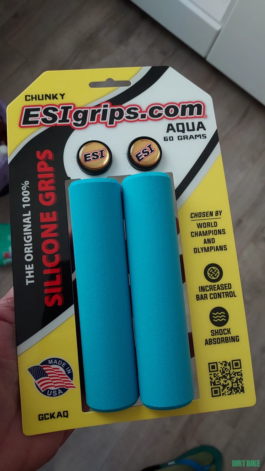 1. ESI Grips Chunky Aqua