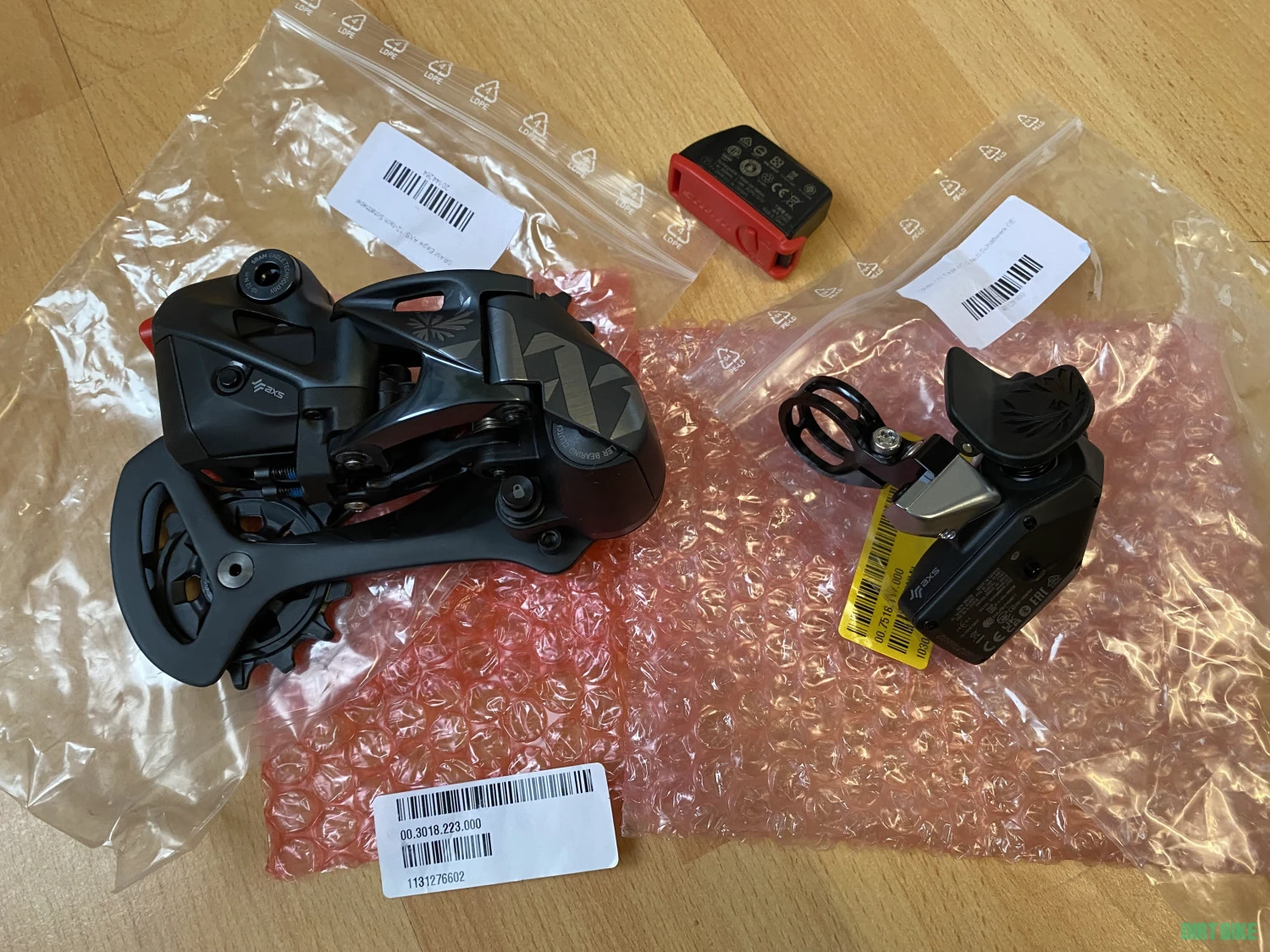 1. Maneta + schimbator Sram Eagle XX1 AXS
