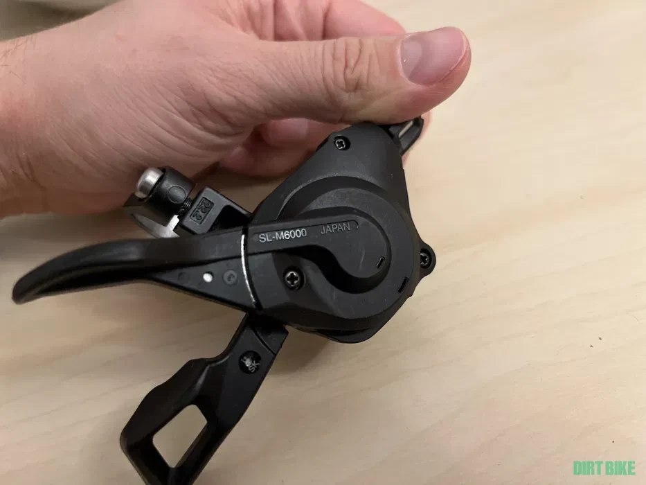 1. Maneta foi shimano deore sl-m6000