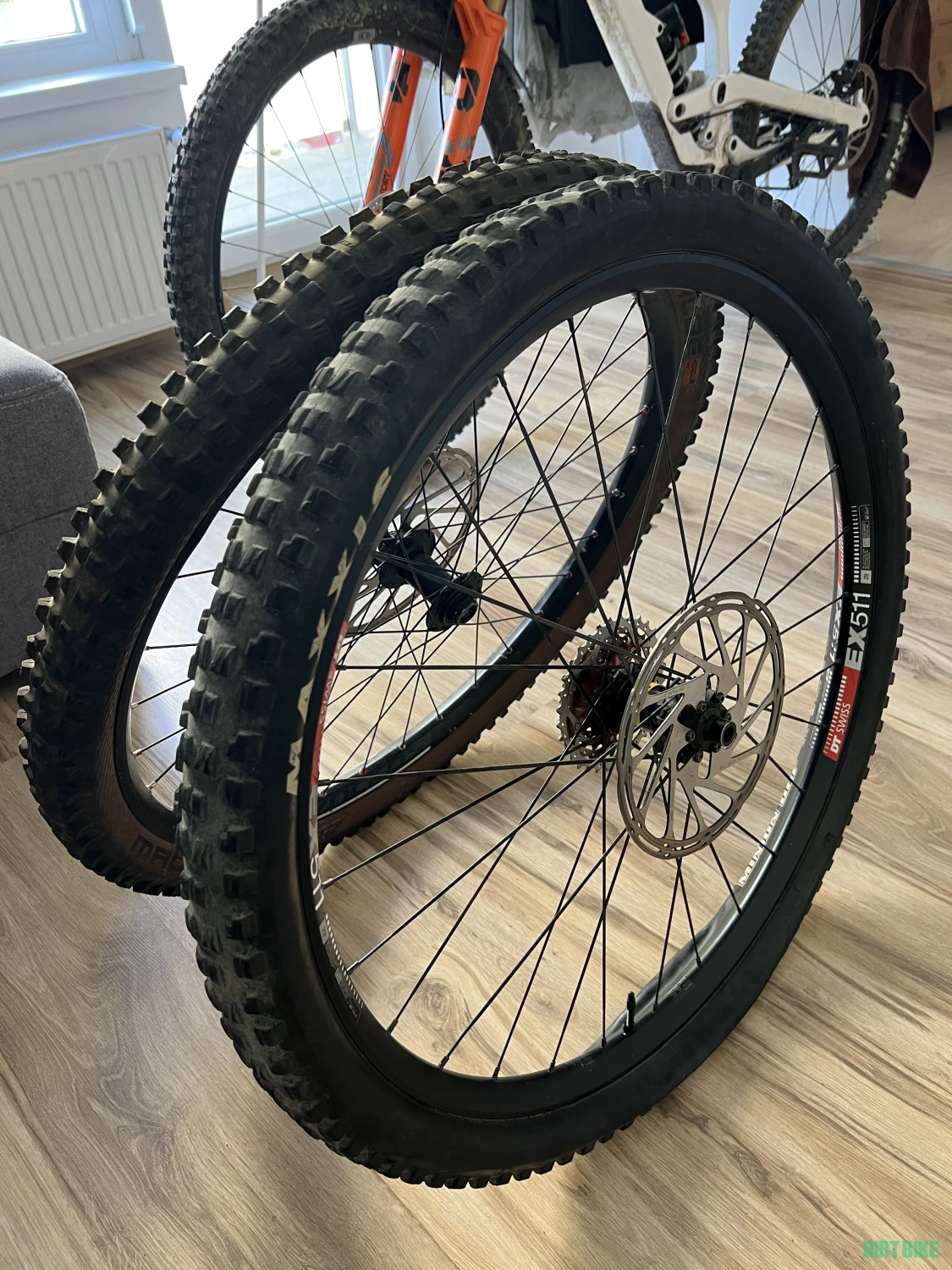 1. Vand set roti downhill sau separat