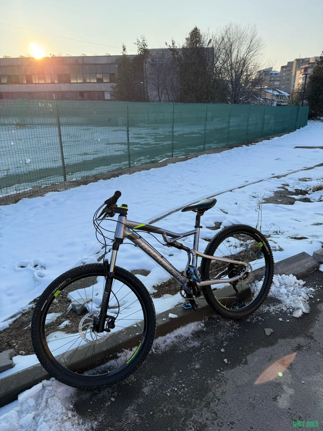 1. Vand rockrider st900s marimea M