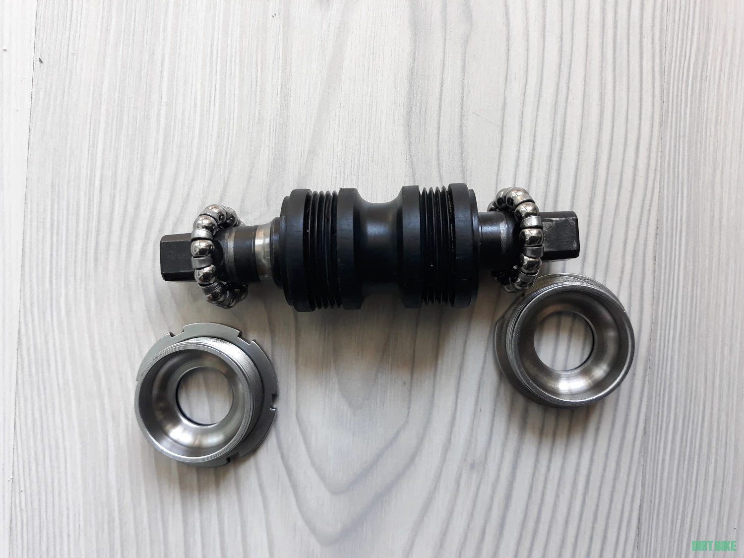2. Monobloc pedalier Shimano 600 tricolor.