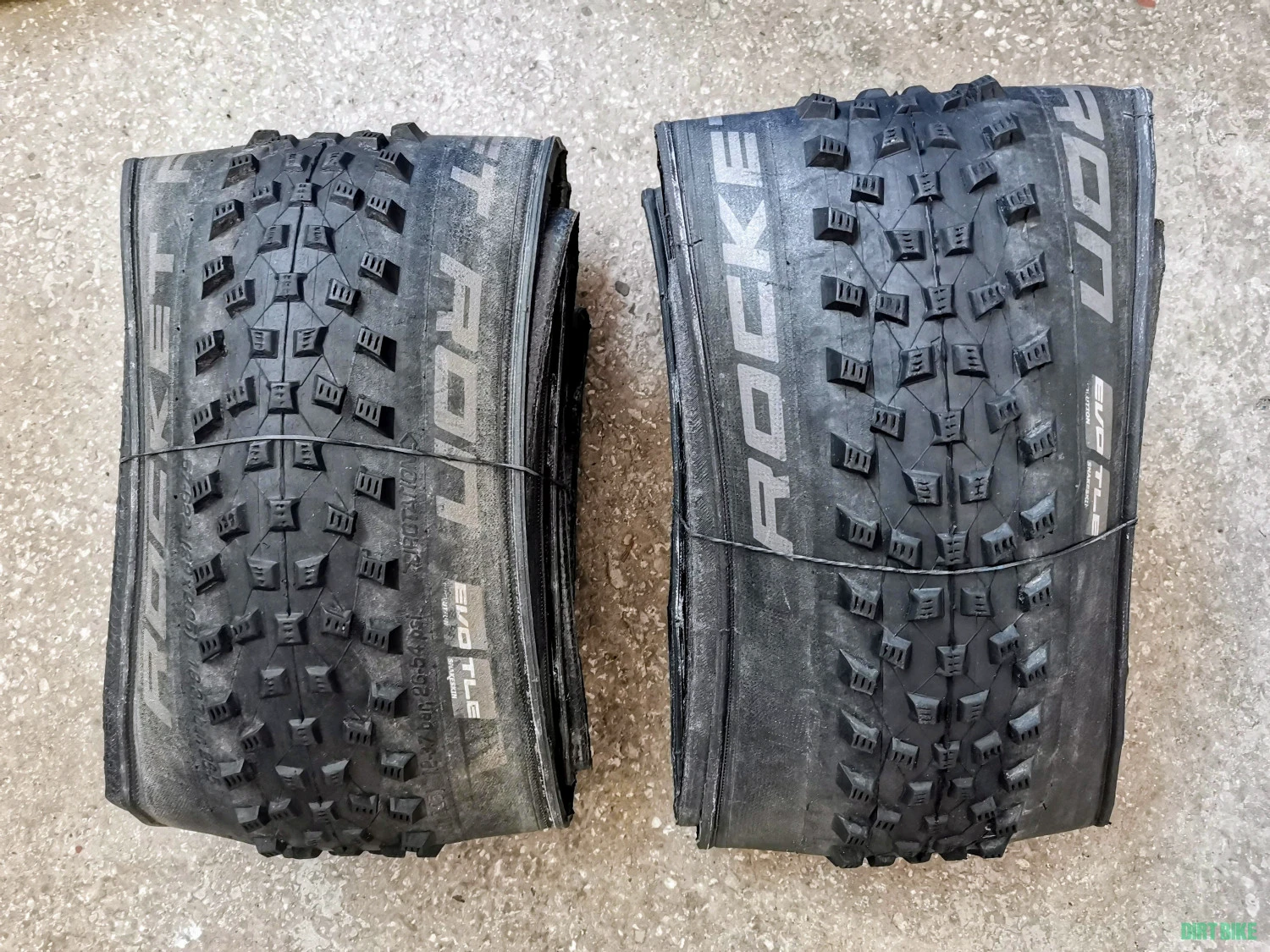 1. Set Schwalbe Rocket Ron Evo TLE Addix SpeedGrip SnakeSkin 29x2.25