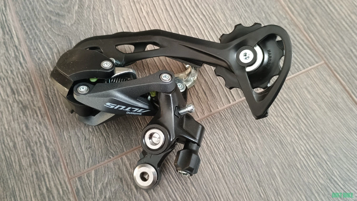1. Schimbător pinioane 9 viteze Altus Shimano