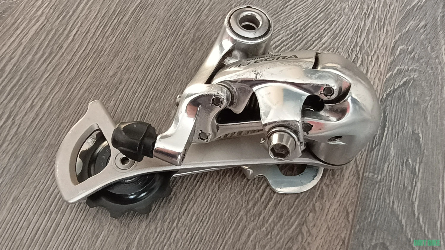 1. Schimbător pinioane Shimano Ultegra RD 6600