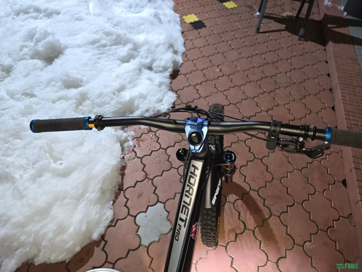 2. Hardtail Agresiv Dartmoor Hornet Pro