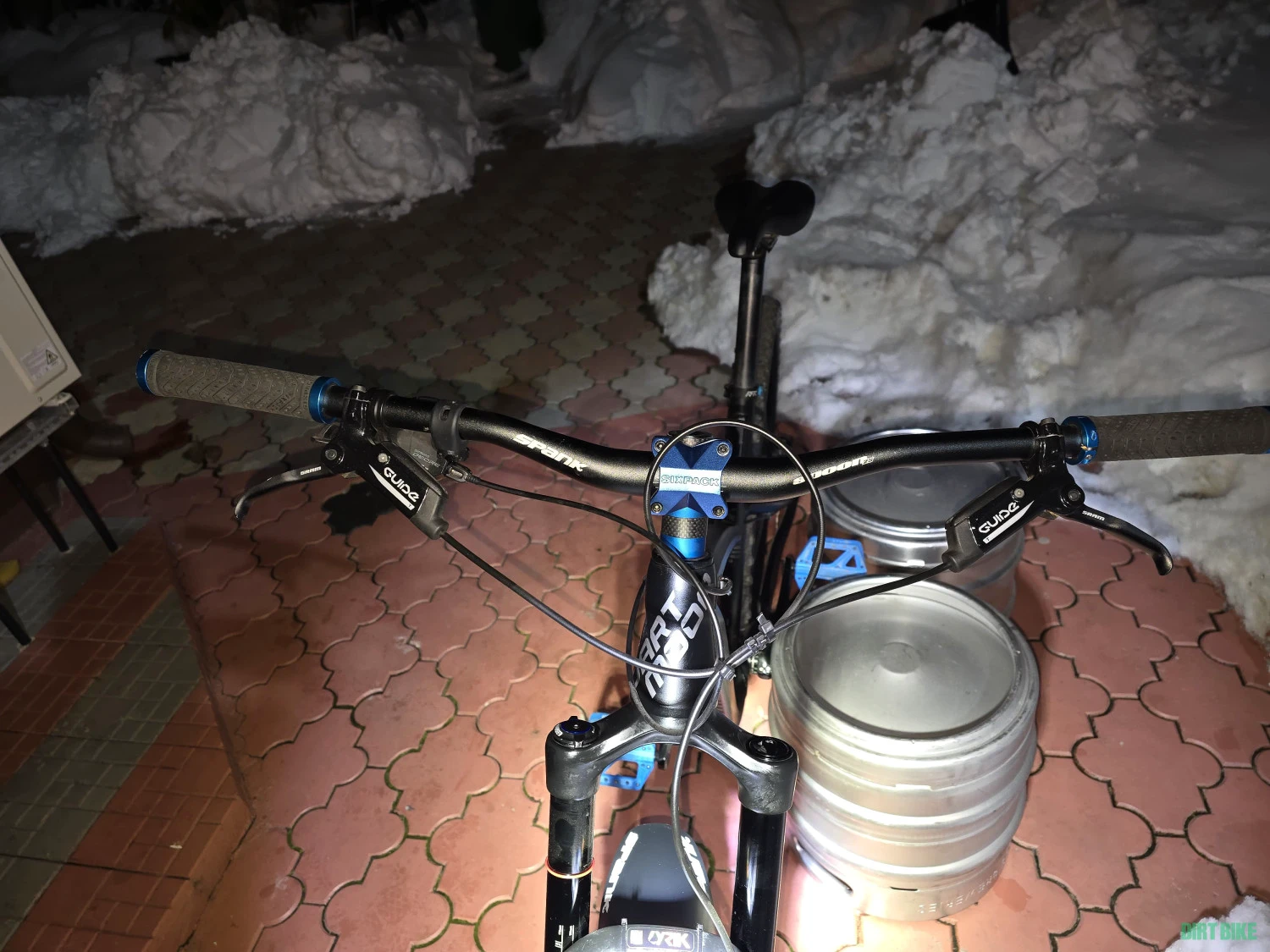 4. Hardtail Agresiv Dartmoor Hornet Pro